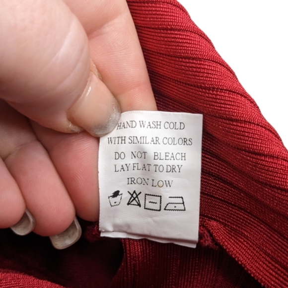 Superdown Red Crop Top 🔥 - Picture 10 of 10